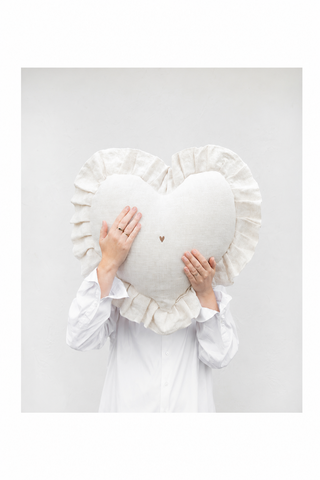 Heart linen cushion