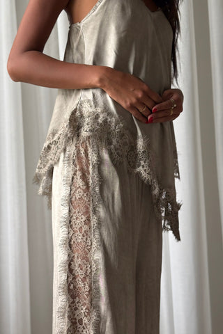 Amoura Lace satiinitoppi, taupe