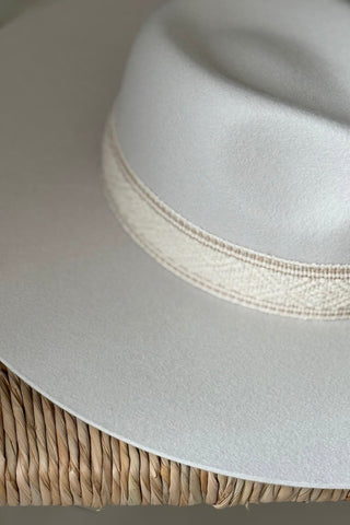 Joshua Tree villafedora, luonnonvalkoinen