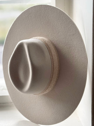 Joshua Tree villafedora, luonnonvalkoinen