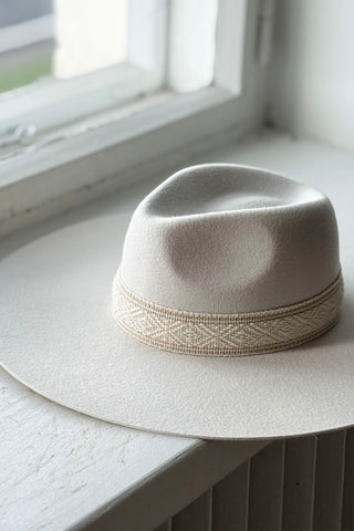 Joshua Tree villafedora, luonnonvalkoinen