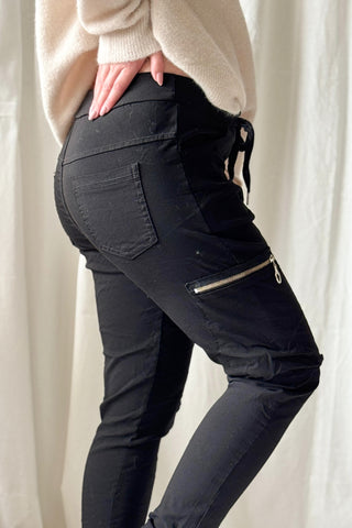 Cargo joggerit, musta