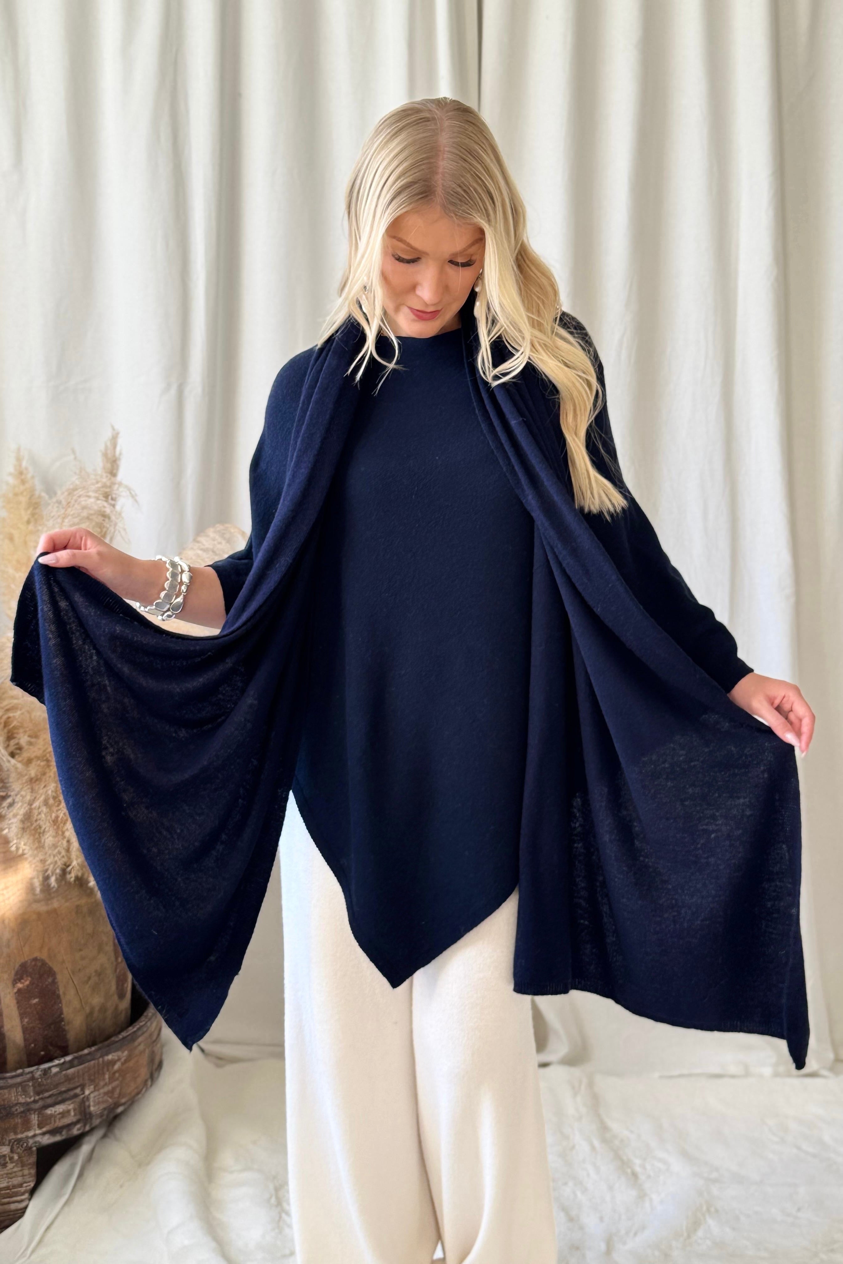 Cashmere Dawn poncho, navy – BYPIAS