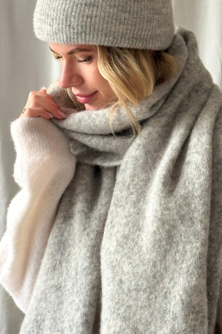 Chamonix alpaca scarf, pearl grey