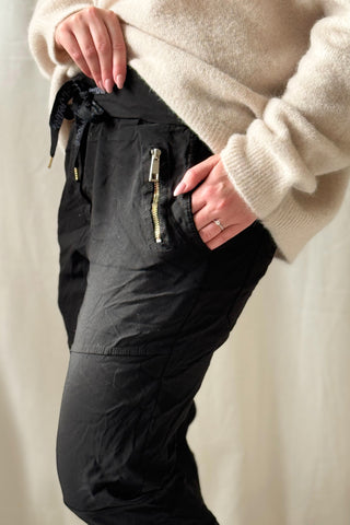 Cool joggerit, musta