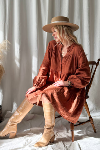 Cordelia pellavatunika, amber