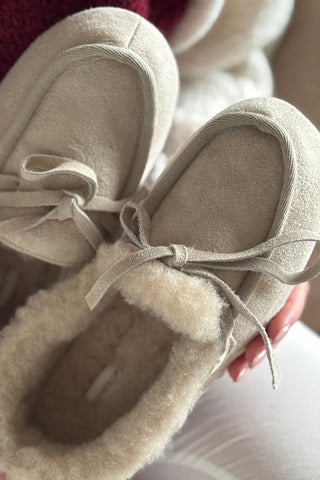 Daisy slippers, honey