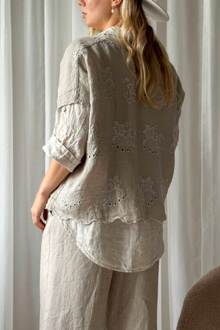 Delphie brodeerattu pellavapaita, cashmere