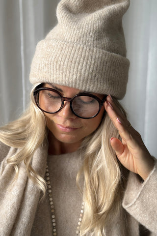 Diva reading glasses, coffee
