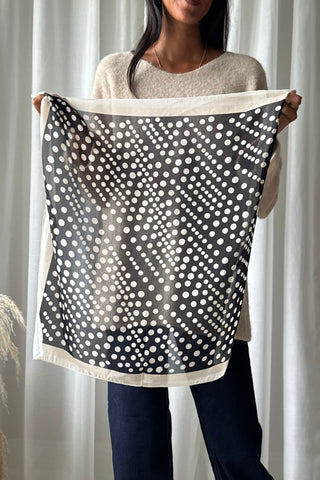 Dots scarf, black