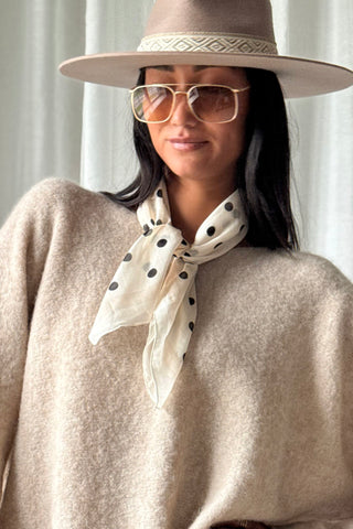 Dots scarf, white
