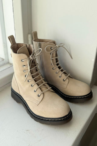 Efany suede nahkanilkkurit, hiekka