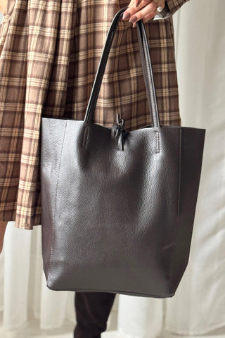 Essential tote leather bag, coffee