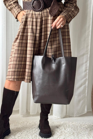 Essential tote leather bag, coffee