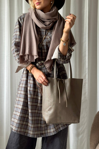 Essential tote leather bag, taupe