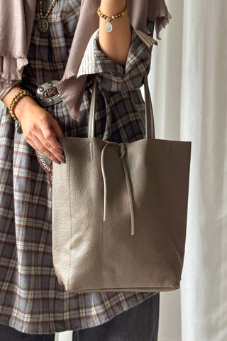Essential tote leather bag, taupe