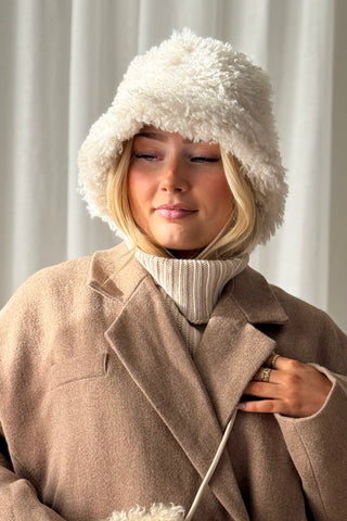 Furry hattu, offwhite