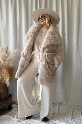 Hali midi tekoturkki, luonnonvalkoinen