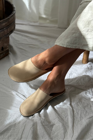 BYPIAS Palma pistokkaat, nude