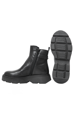 Karin bootsit, musta