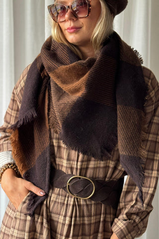  Triangular check scarf, coffee