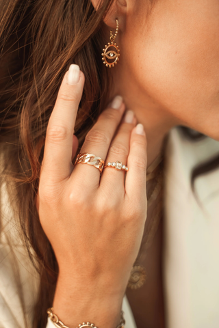 Alisenda sormus, kulta