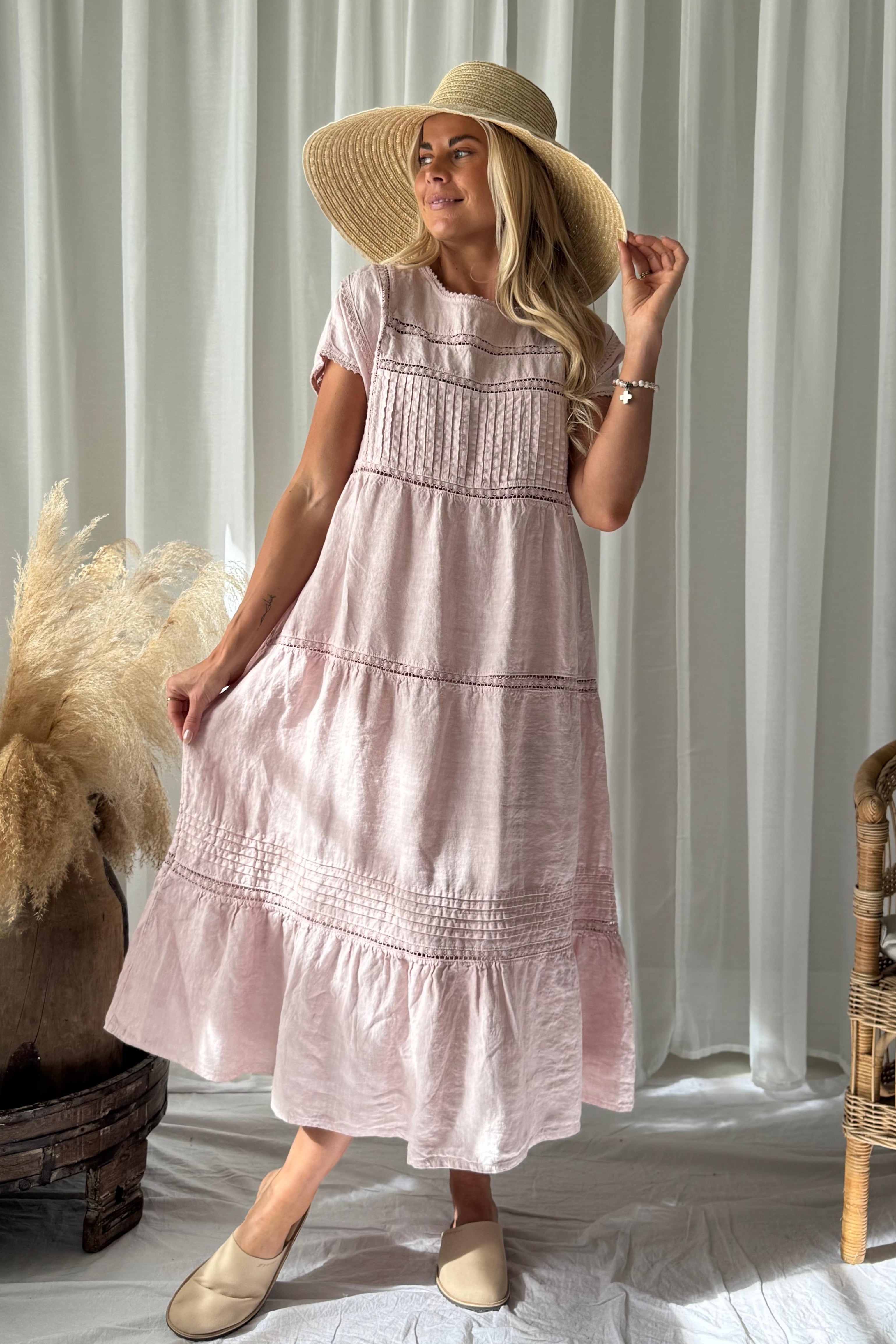 light pink linen dress Light-Pink Linen-Blend Scallop Shirt - Chinti & Parker USD skimming fit True to size Designed to flow without clinging Midi length for versatile styling Bust Lauretta linen dress, light pink