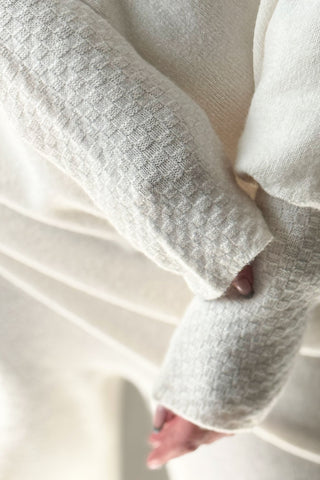 Love Me Now asymmetrinen neule, chalk