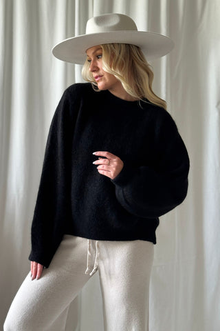 Montine neule, musta