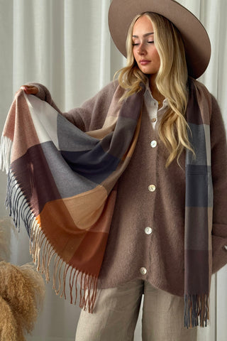 Ruudullinen viskoosihuivi, caramel