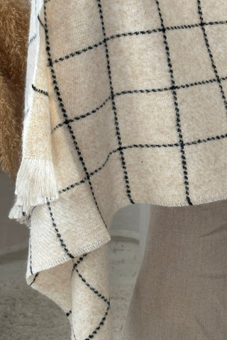 Ruutuhuivi hapsuilla, beige