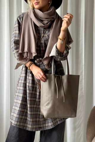 Soft viscose scarf, light grey