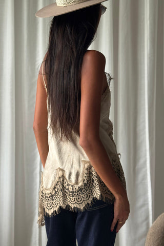 Sweetheart Lace satin top, caramel