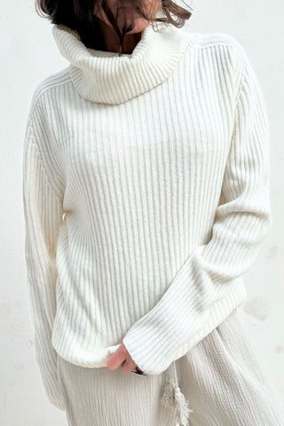 Timeless polo knit, white