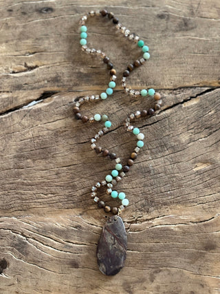 Tuva kaulakoru, ruskea