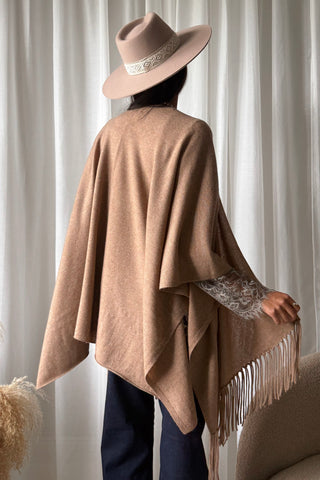 Zermatt poncho luxury, mocha mousse