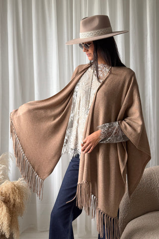 Zermatt poncho luxury, mocha mousse