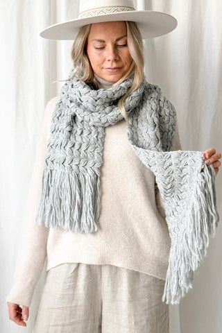 Akira neulehuivi, harmaa