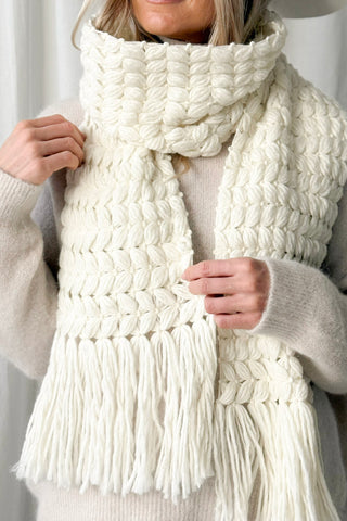 Akira neulehuivi, luonnonvalkoinen