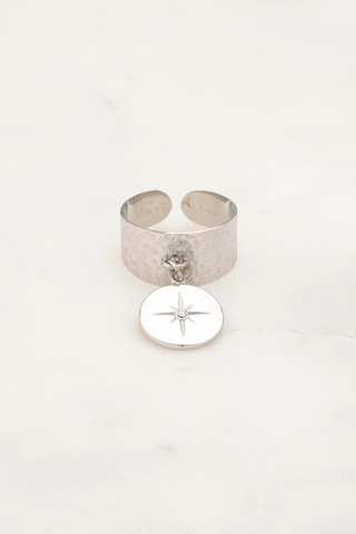 Allaire sormus, hopea