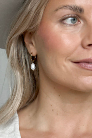 Athedora korvakorut, kulta