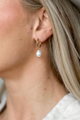 Athedora korvakorut, kulta