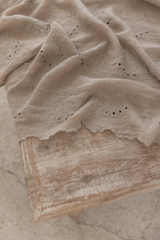 Vintage pellavapöytäliina, cashmere