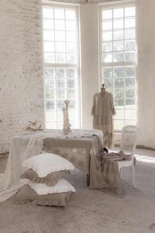 Vintage pellavapöytäliina, antique white