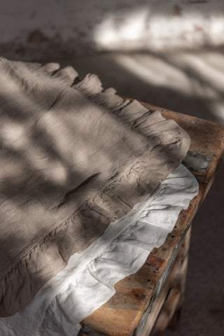 Bohemian frill pellavatyynynpäällinen, antique white