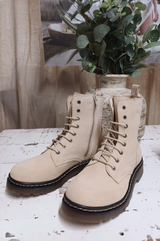 Efany suede nahkanilkkurit, hiekka