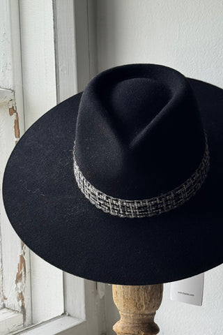 Joshua tree villafedora, musta