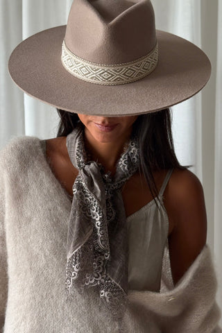 Lacey scarf, coffee