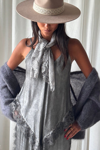 Lacey scarf, grey