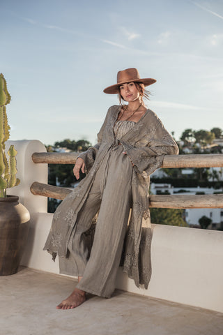 Lilias brodeerattu pellavakimono, taupe